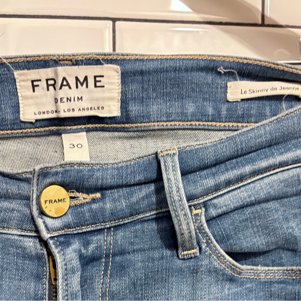 Frame Jeans Le Skinny de Jeanne Degradable in Handcrafted Destruct 30 - Picture 9 of 11